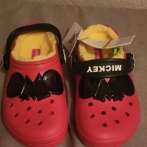 CROCS Red and Black Slippers with Ventilation and Heel Strap